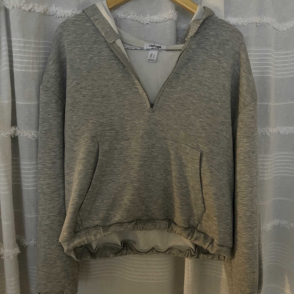 3/$10 SALE Lightweight Athletic Material Cropped Hoodie